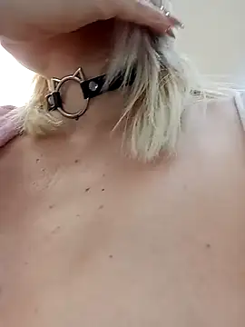 CandieGilson   online show from 12/03/25, 01:21