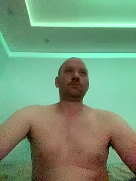 Krzysiekg123 online show from 12/17/25, 07:41