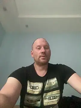 Krzysiekg123 online show from 12/21/25, 01:35