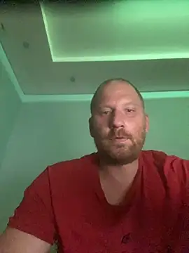 Snapshot of Krzysiekg123 chatting on 10/15/25, 05:32 Krzysiekg123 online show from 10/15/25, 05:32