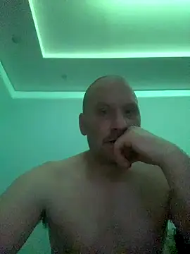 Krzysiekg123 online show from 12/15/25, 09:53