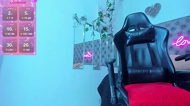 Snapshot of Naomii_Viper chatting on 11/27/25, 11:10 Naomii Viper online show from 11/27/25, 11:10