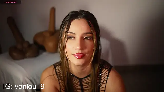 Vaniluu 9 online show from 10/22/25, 10:30