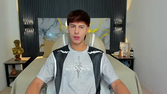 Estiv18  online show from 11/29/25, 02:55