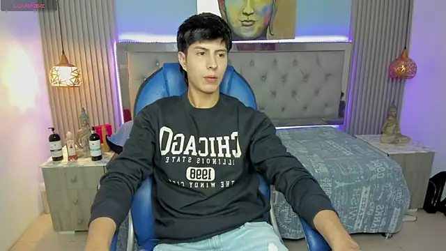 Estiv18  online show from 11/25/25, 03:07