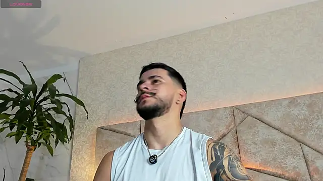 Snapshot of DickGriffith_ chatting on 09/09/25, 12:36 DickGriffith online show from 09/09/25, 12:36