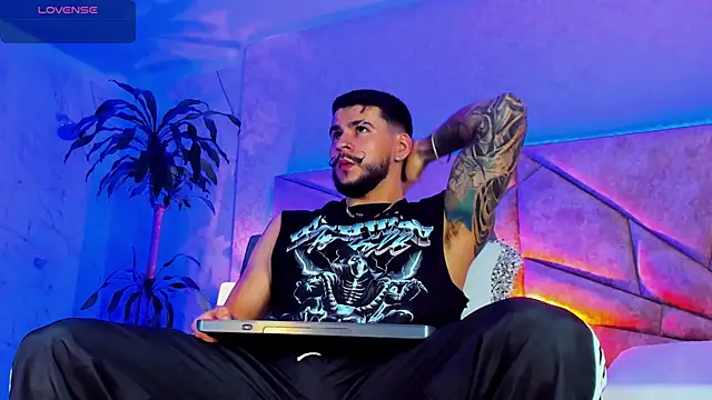 Snapshot of DickGriffith_ chatting on 10/06/25, 12:39 DickGriffith online show from 10/06/25, 12:39