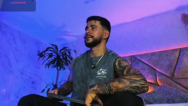 Snapshot of DickGriffith_ chatting on 10/04/25, 12:50 DickGriffith online show from 10/04/25, 12:50