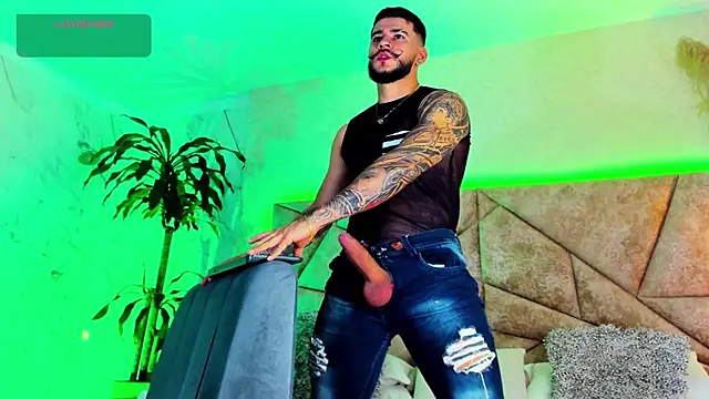 Snapshot of DickGriffith_ chatting on 10/29/25, 10:25 DickGriffith online show from 10/29/25, 10:25