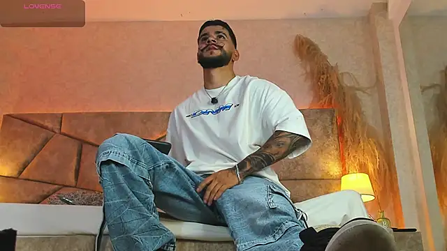 Snapshot of DickGriffith_ chatting on 09/13/25, 12:05 DickGriffith online show from 09/13/25, 12:05