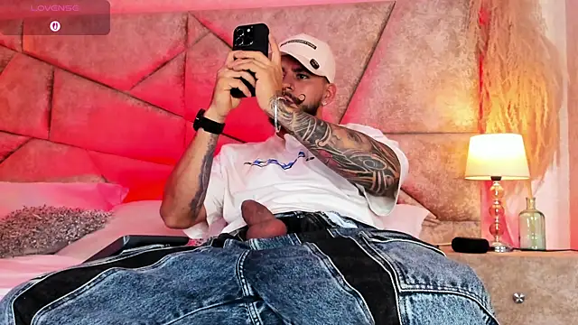 Snapshot of DickGriffith_ chatting on 11/09/25, 10:47 DickGriffith online show from 11/09/25, 10:47