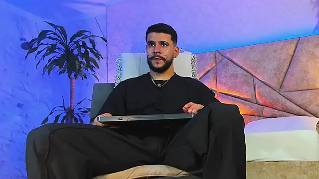 Snapshot of DickGriffith_ chatting on 10/05/25, 11:56 DickGriffith online show from 10/05/25, 11:56