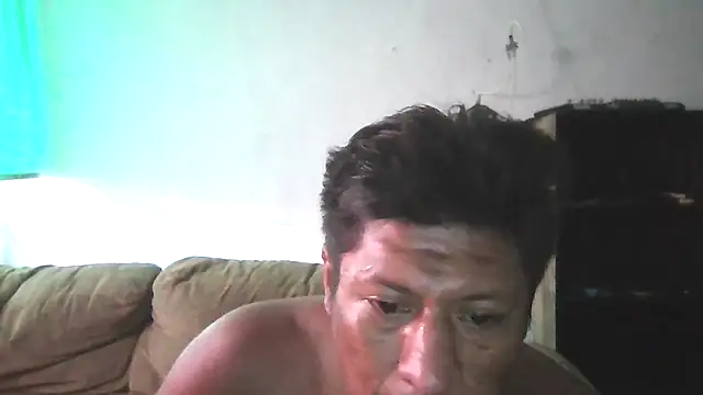 Snapshot of zoi78 chatting on 10/15/25, 04:04 zoi78 online show from 10/15/25, 04:04