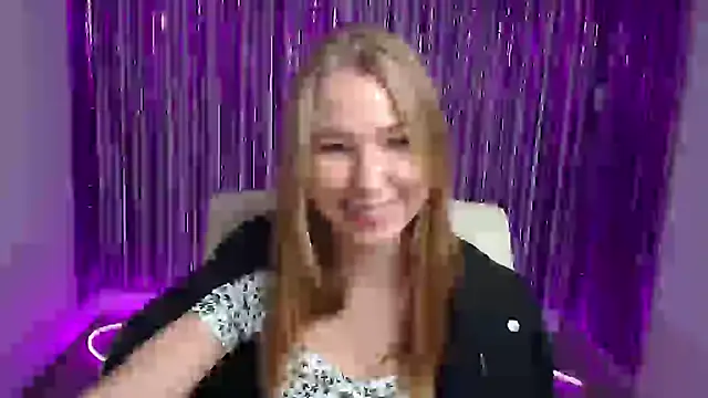 Snapshot of Dana_flowers chatting on 09/23/25, 05:25 Dana flowers online show from 09/23/25, 05:25
