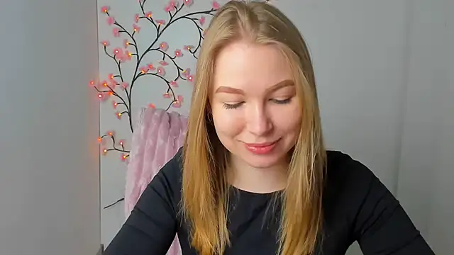 Snapshot of Dana_flowers chatting on 05/02/26, 05:34 Dana flowers online show from 05/02/26, 05:34