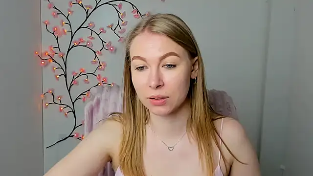Snapshot of Dana_flowers chatting on 05/06/26, 05:33 Dana flowers online show from 05/06/26, 05:33