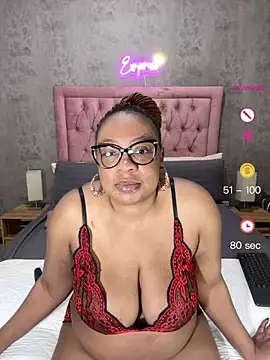 Snapshot of VixenRoyaleX chatting on 07/03/26, 03:57 VixenRoyaleX online show from 07/03/26, 03:57