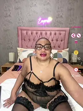 Snapshot of VixenRoyaleX chatting on 07/17/26, 02:42 VixenRoyaleX online show from 07/17/26, 02:42