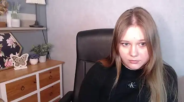 JULIE xKISS online show from 02/14/25, 04:41