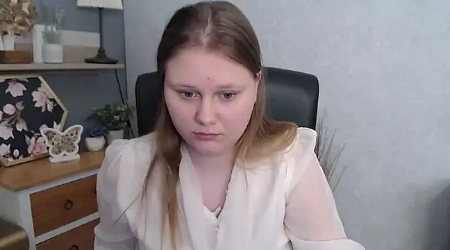 JULIE xKISS online show from 02/17/25, 01:11