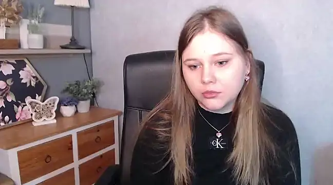 JULIE xKISS online show from 02/14/25, 01:40