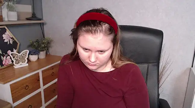 JULIE xKISS online show from 02/25/25, 08:11