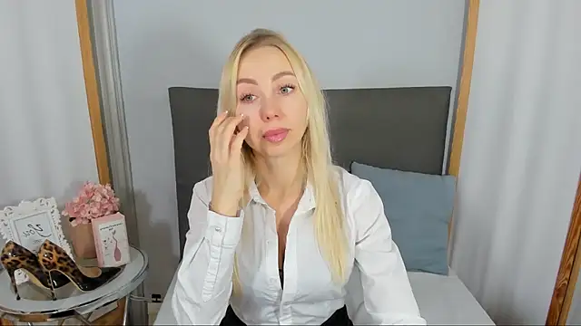 MargaritaRose online show from 12/18/25, 03:27