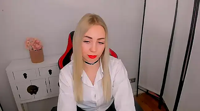 Snapshot of MargaritaRose chatting on 02/17/25, 06:39 MargaritaRose online show from 02/17/25, 06:39