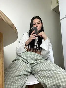 lunalovelee online show from 11/17/25, 02:10