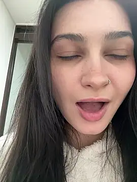 lunalovelee online show from 02/05/26, 09:16