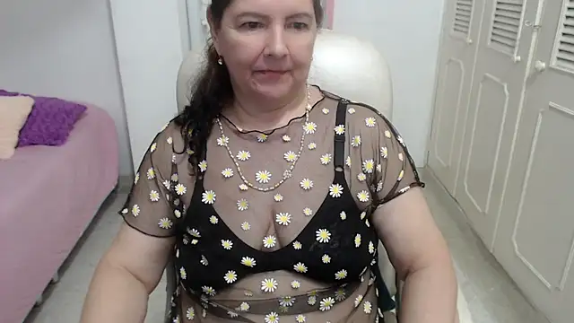 Snapshot of leonela_69 chatting on 07/05/26, 04:19 leonela 69 online show from 07/05/26, 04:19