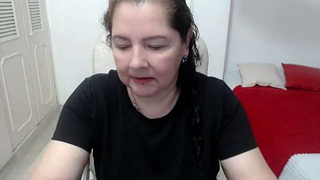 Snapshot of leonela_69 chatting on 06/02/26, 12:21 leonela 69 online show from 06/02/26, 12:21