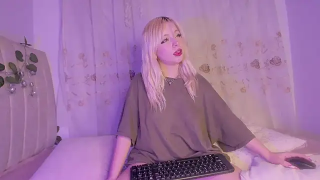 Snapshot of purplelilith3 chatting on 09/28/25, 10:22 purplelilith3 online show from 09/28/25, 10:22