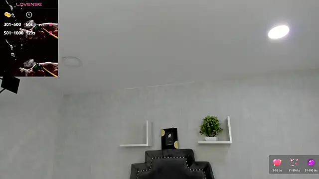 Snapshot of EmiliaRose_ chatting on 11/06/25, 08:24 EmiliaRose online show from 11/06/25, 08:24