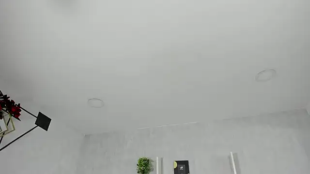 Snapshot of EmiliaRose_ chatting on 09/16/25, 09:27 EmiliaRose online show from 09/16/25, 09:27