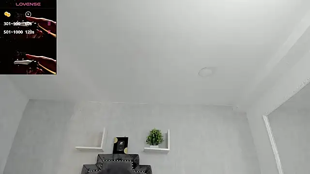 Snapshot of EmiliaRose_ chatting on 11/18/25, 09:07 EmiliaRose online show from 11/18/25, 09:07