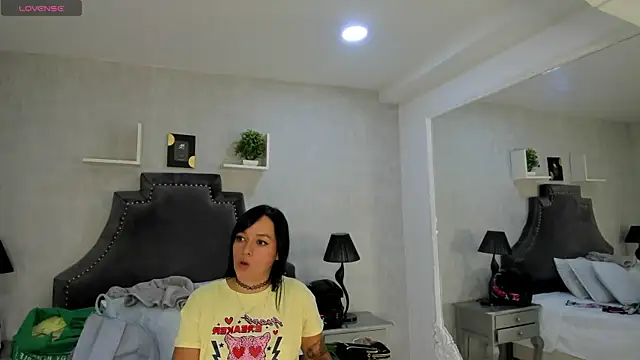 Snapshot of EmiliaRose_ chatting on 10/30/25, 08:50 EmiliaRose online show from 10/30/25, 08:50