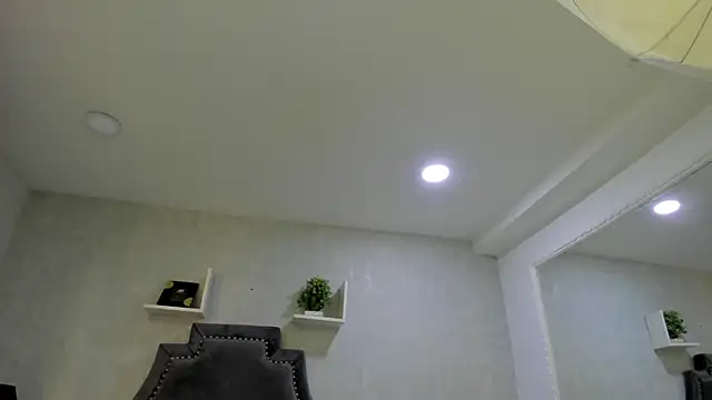 Snapshot of EmiliaRose_ chatting on 11/22/25, 09:35 EmiliaRose online show from 11/22/25, 09:35