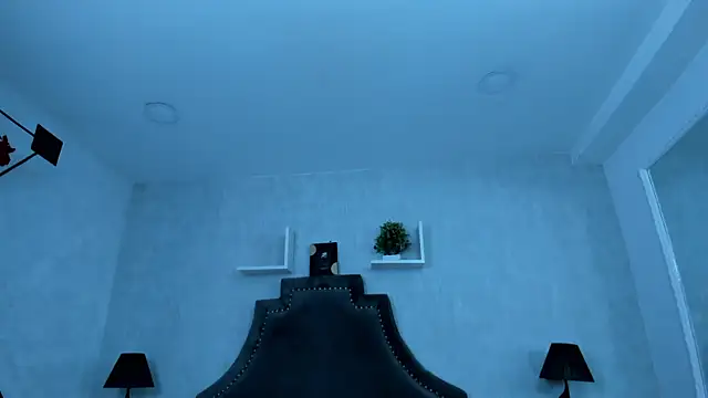 Snapshot of EmiliaRose_ chatting on 11/07/25, 08:57 EmiliaRose online show from 11/07/25, 08:57