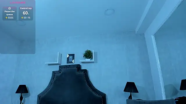 Snapshot of EmiliaRose_ chatting on 10/12/25, 08:54 EmiliaRose online show from 10/12/25, 08:54