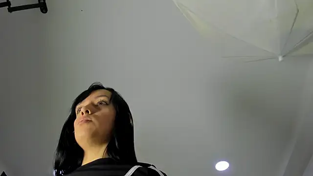 Snapshot of EmiliaRose_ chatting on 09/11/25, 09:15 EmiliaRose online show from 09/11/25, 09:15