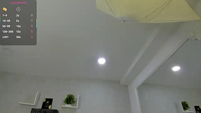 Snapshot of EmiliaRose_ chatting on 11/08/25, 09:07 EmiliaRose online show from 11/08/25, 09:07