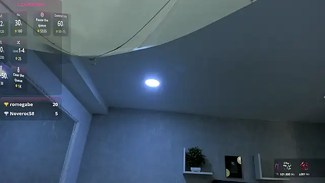 Snapshot of EmiliaRose_ chatting on 10/07/25, 09:05 EmiliaRose online show from 10/07/25, 09:05