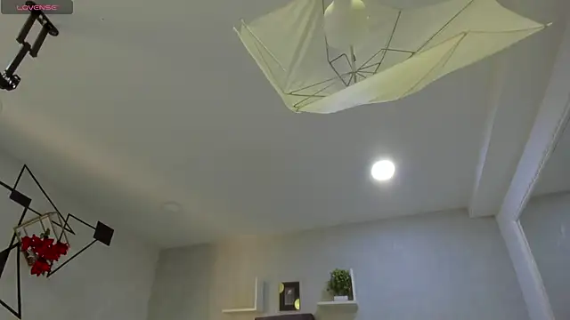 Snapshot of EmiliaRose_ chatting on 11/04/25, 09:07 EmiliaRose online show from 11/04/25, 09:07