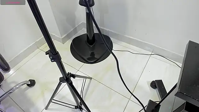 Snapshot of EmiliaRose_ chatting on 10/10/25, 08:53 EmiliaRose online show from 10/10/25, 08:53