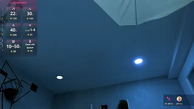 Snapshot of EmiliaRose_ chatting on 10/27/25, 08:43 EmiliaRose online show from 10/27/25, 08:43