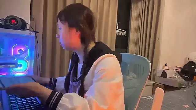 chenyunan online show from 02/13/25, 02:42
