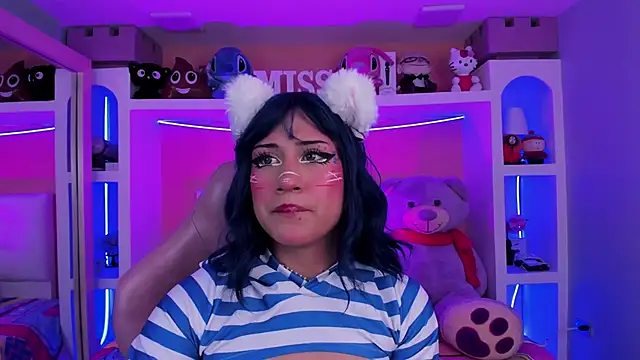 Snapshot of miss___megan chatting on 05/25/26, 02:33 miss megan online show from 05/25/26, 02:33