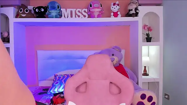 miss   megan online show from 11/15/25, 06:12