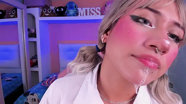 miss   megan online show from 11/05/25, 06:11